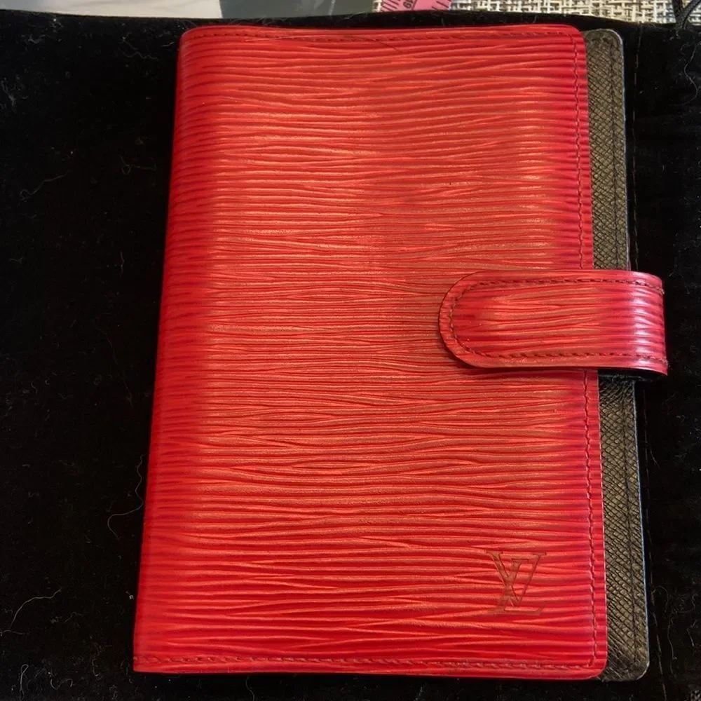 Louis Vuitton Mini Epi leather red agenda ring holder impeccable condition